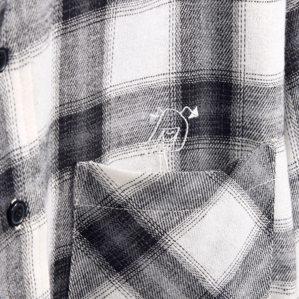 
                  
                    隠れ刺繍サイン入りチェックシャツ（L）
                  
                